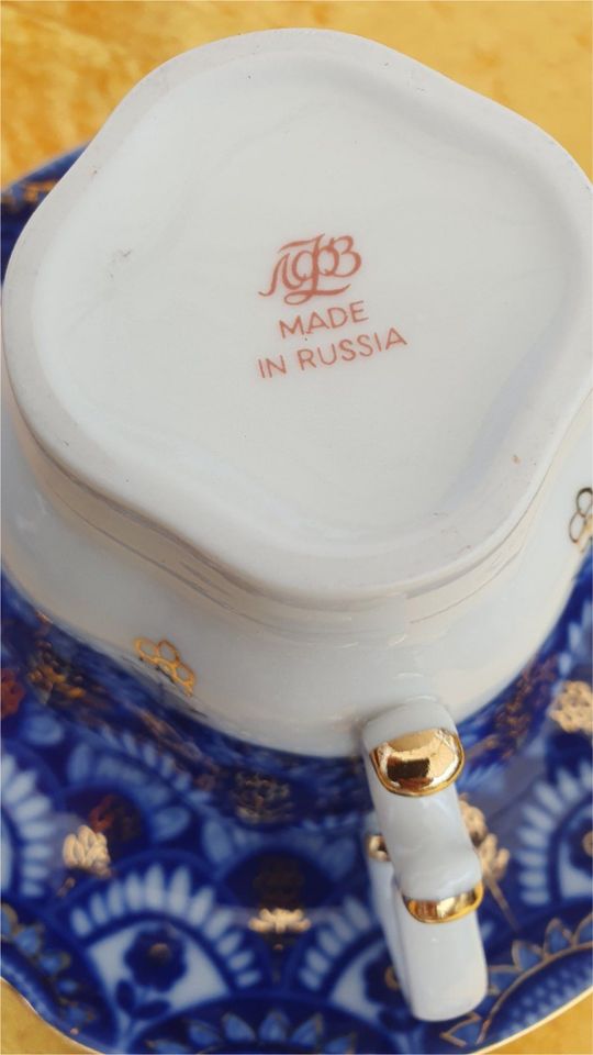 Porzellan Kaffeetasse mit Deckel "Lomonosov St.Petersburg" in Bühl