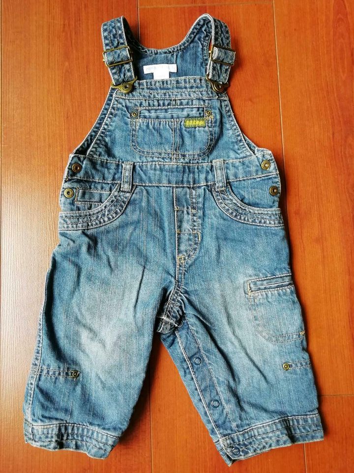 Latzhose H&M Gr. 74 Jeans Baby Schlupfhose in Oyten
