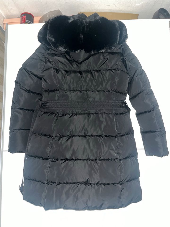 winterjacke mit abnehmbaren kunstfell in Augsburg