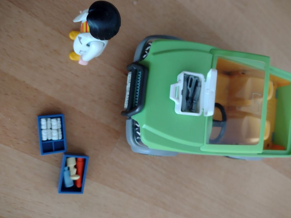 Playmobil Tierärztin mit Auto in Kinderhaus