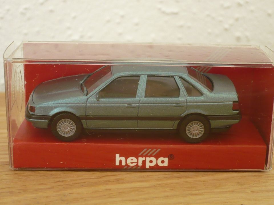 VW Passat Limousine Herpa 1:87 030687 graugrünmetallic in Fulda