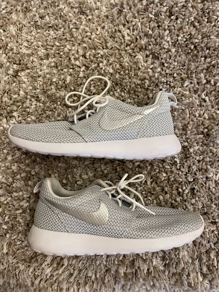 Nike roshe run grau Silber in Nordrhein-Westfalen - Greven | eBay  Kleinanzeigen ist jetzt Kleinanzeigen