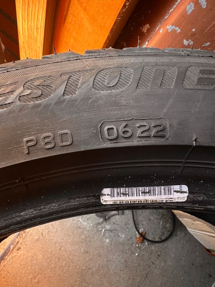4 neuwertige Bridgestone 215/50R18 92W in Eutin
