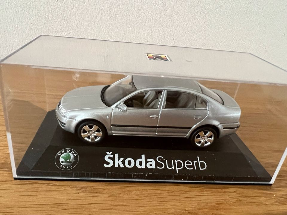 Skoda Superb Modellauto Silber in Essen