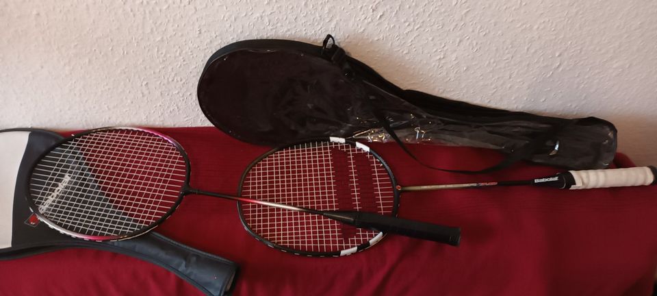 23 Federbälle und 2 Badmintonschläger mit Tasche in Berlin