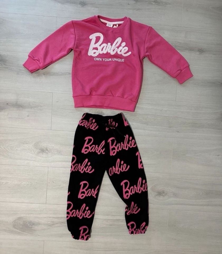 NEU BARBIE ZARA KINDER PULLOVER HOSE ANZUG 116 5-6 J. MÄDCHEN in Hamburg