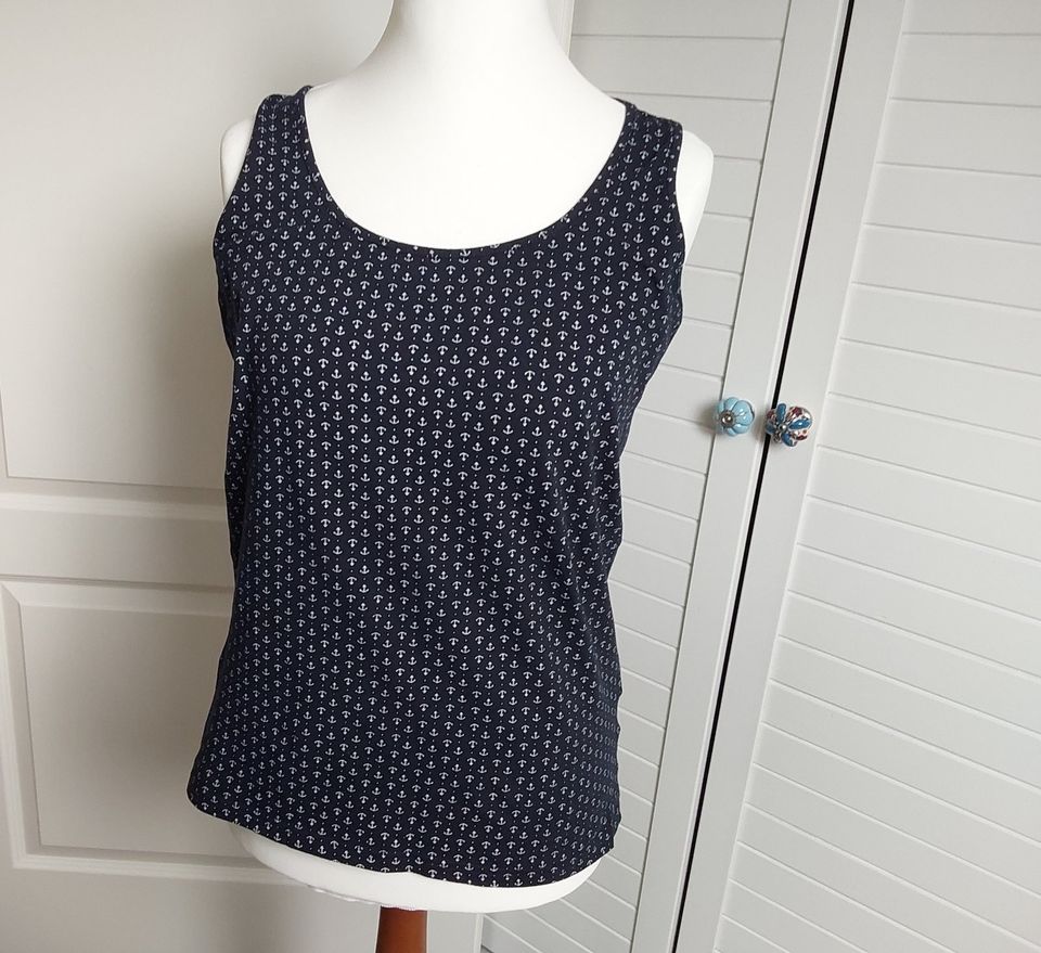 Top von Julia Brown L 44 maritim Anker blau navy wie neu in Rellingen