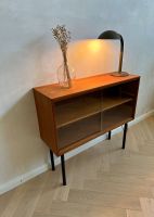 Teak Sideboard, Kommode, mid century, Dänisch, Glas Schiebetüren Hamburg-Nord - Hamburg Eppendorf Vorschau