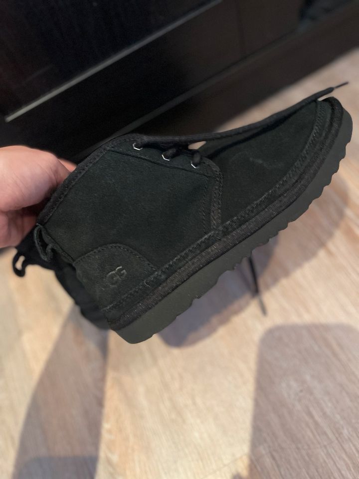 UGG schwarz (NEu) in Krefeld