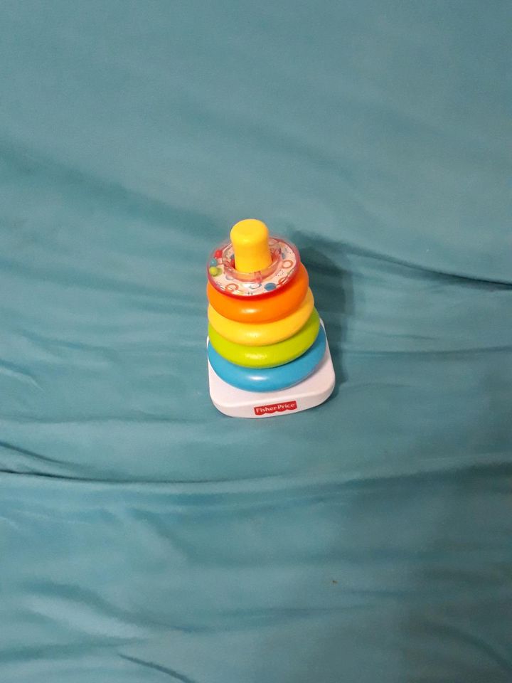 Fisher-Price FHC92 Colourful Ring Pyramid Stacking Tower Motor an in Berlin