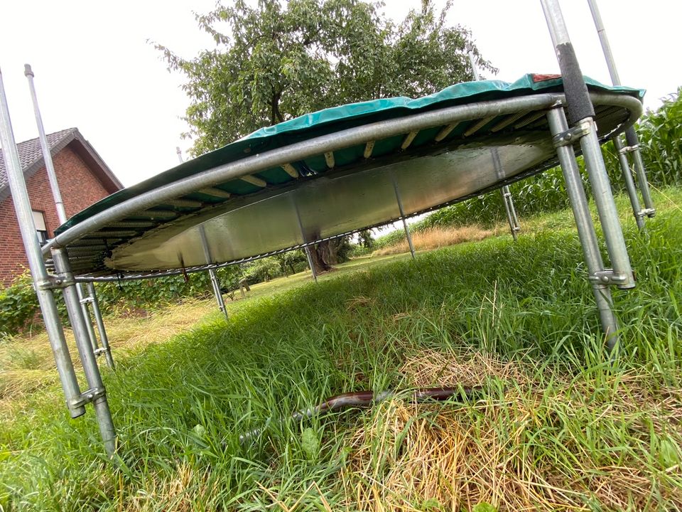 Berg Trampolin in Straelen