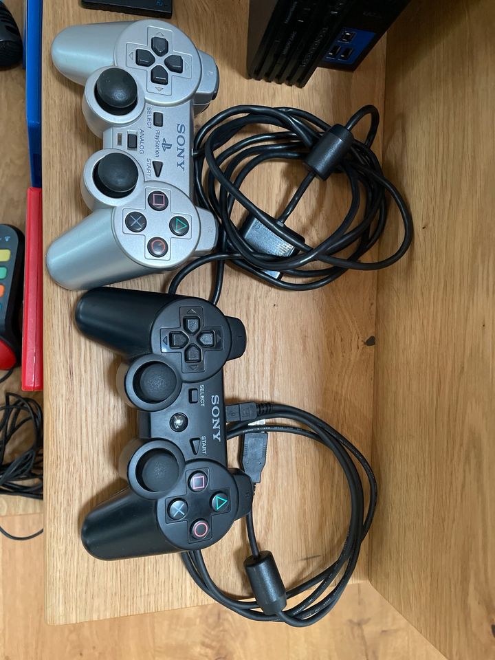 Playstation 2 mit Zubehör wie Singstar und Buzz! in Bad Wildungen