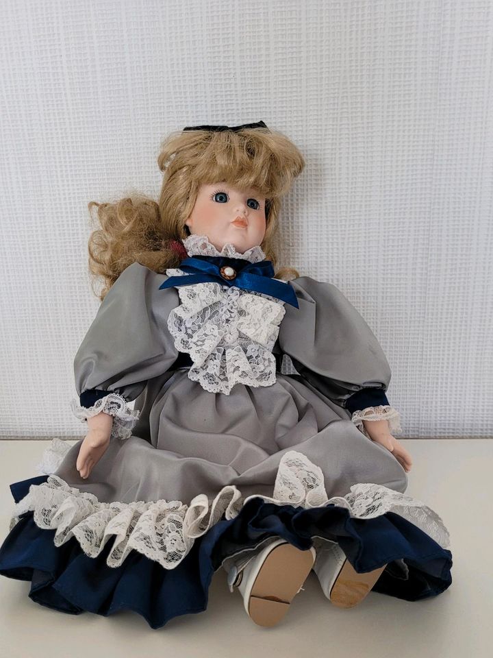 Porzellan Puppe in Weilar