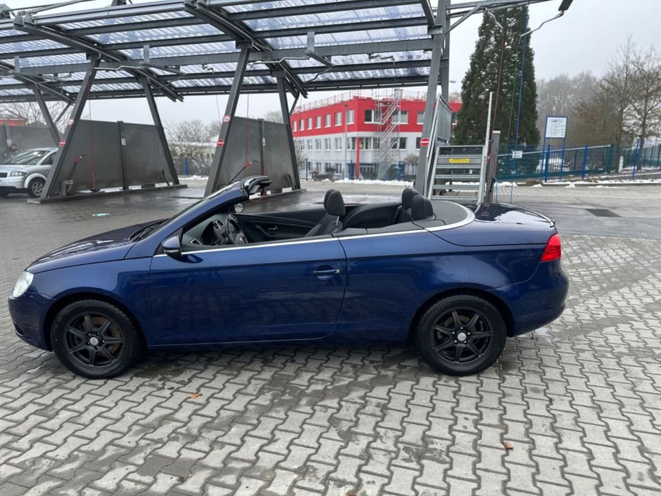 Volkswagen Eos 1.4 TSI - Blau - 8 Fach auf ALU Tüv NEU in Idstein