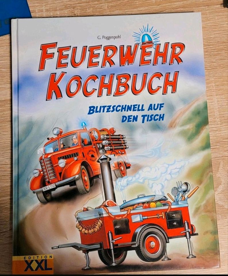 Feuerwehr Tasche & Kochbuch in Essen