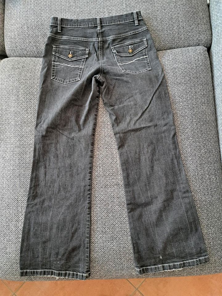 Mia Linea schwarze Jeans Gr. 40 in Bergisch Gladbach