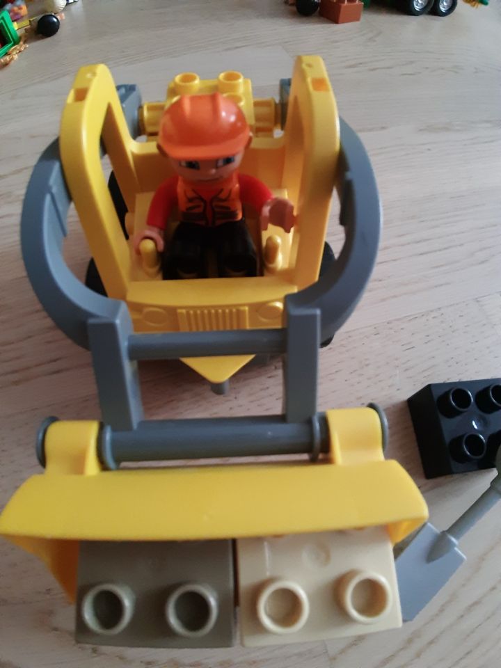 Lego Duplo Frontlader Bagger Bauarbeiter 5650 in Dreieich