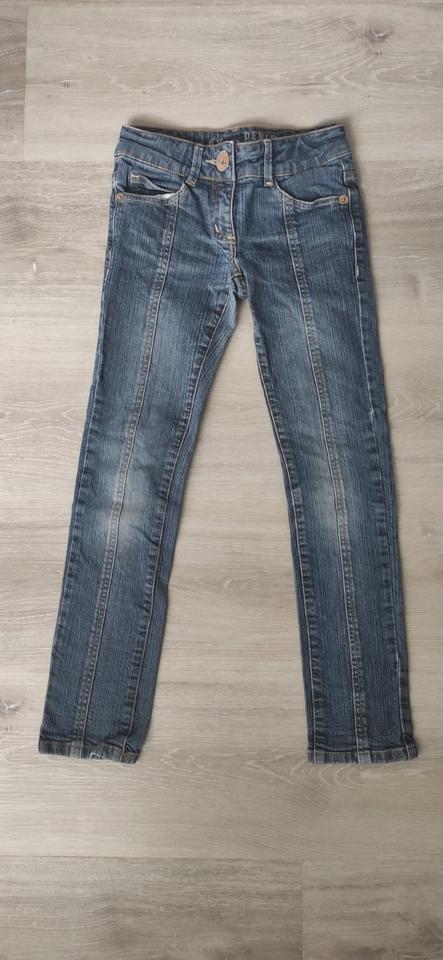 dunkelblaue Jeanshose für Mädchen von S. Oliver - Gr. 140 slim in Bad Kissingen