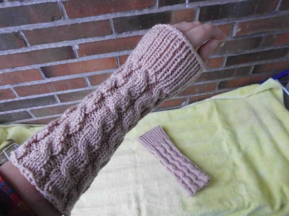 Armstulpen beige Beinstulpen gestrickt Stulpen Pulswärmer L / XL in Berlin