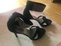 Tamaris - Riemchensandalen schwarz mit silbernen Akzenten Kr. München - Unterschleißheim Vorschau