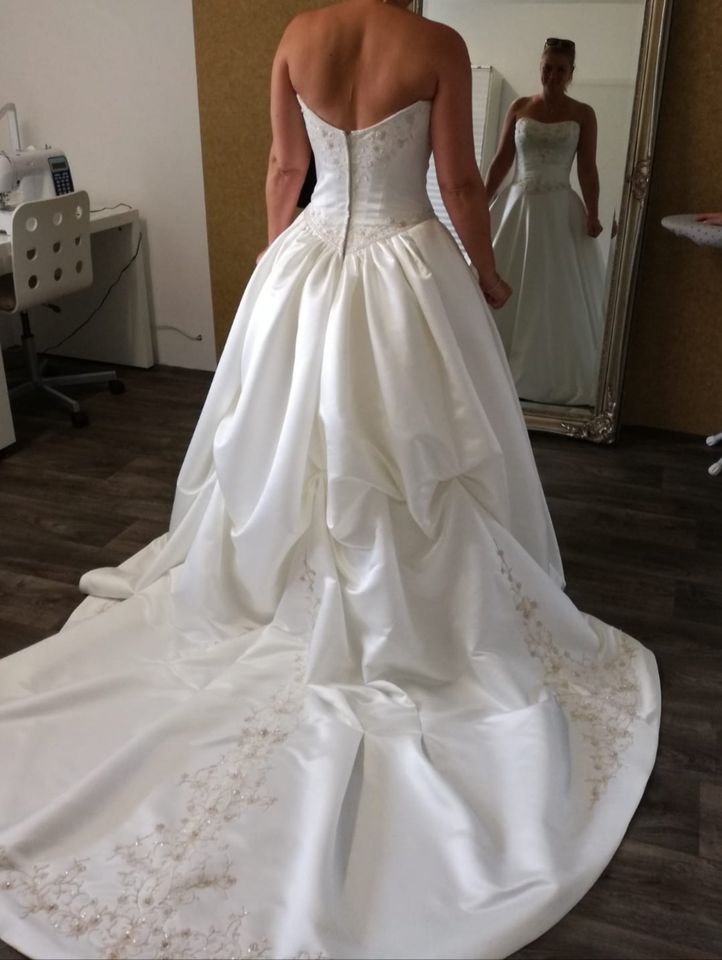 Brautkleid Seide in Bremen