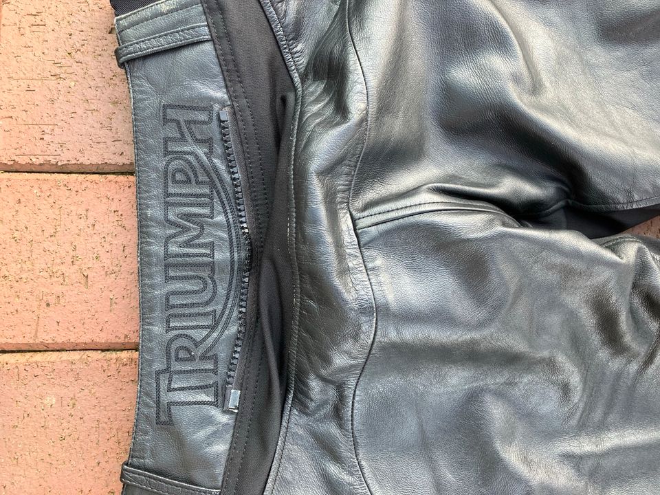 Damen Motorrad Lederhose von Triumph Gr. S (36) in Moormerland