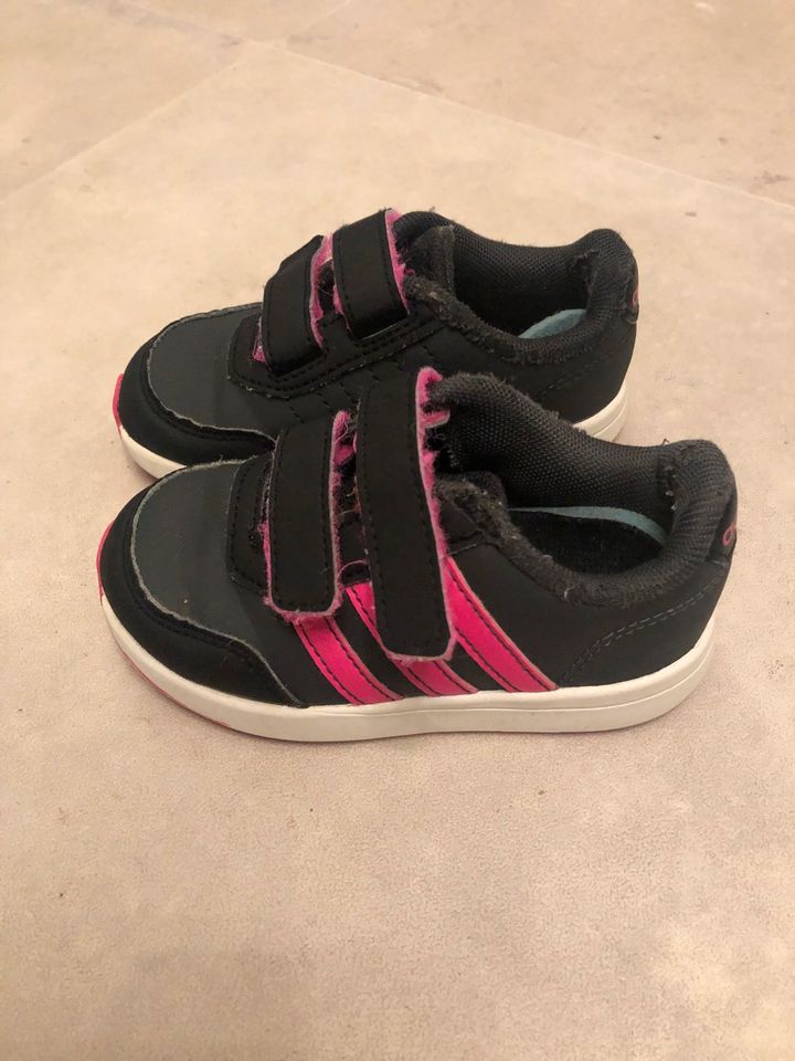 Adidas Schuhe Sneaker Mädchen schwarz pink Größe 23 in Berlin