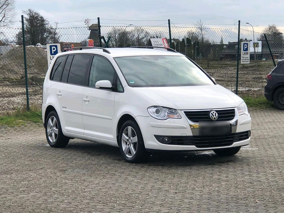 VW Touran Uneted TÜV Neu  5 Sitze in Großefehn