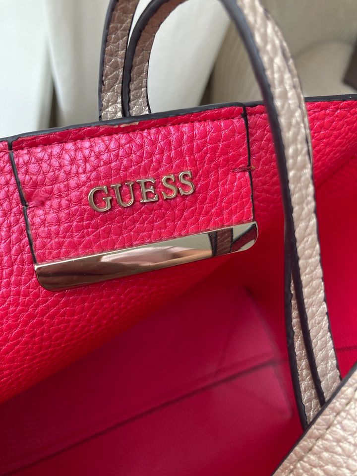 Große Tasche GUESS Gold/Pink Weekender Shopper in Hamburg