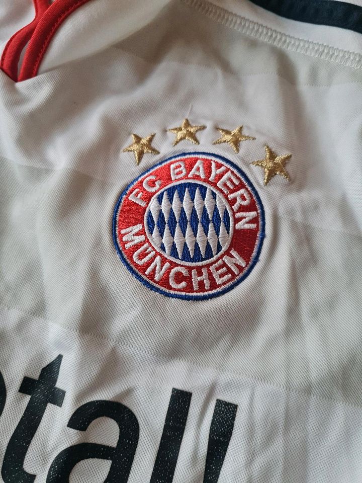 FC Bayern Trikot Gr. 104 in München