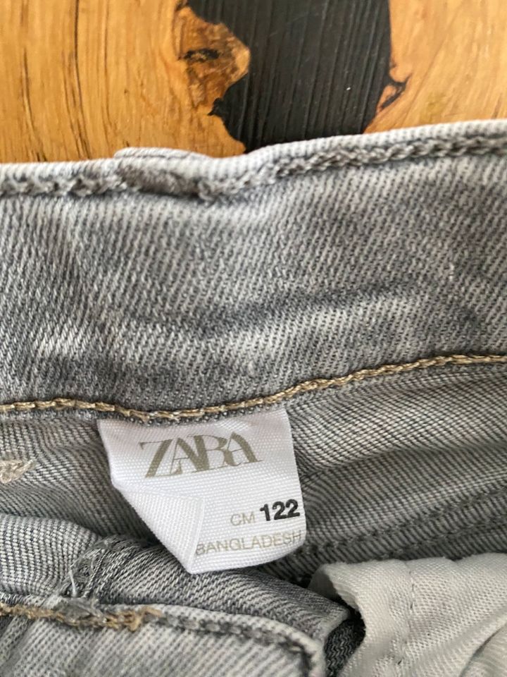 Zara Jeanshosen grau und blau Größe 122 in Wiggensbach