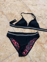 Bikini Mädchen Gr.146/152 Badeanzug Sachsen - Moritzburg Vorschau