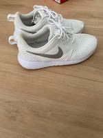 Nike Air Rush Ones Größe 36,5 Frankfurt am Main - Rödelheim Vorschau