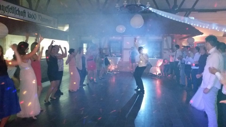 DJ für Hochzeiten, DJ für Geburtstag und Firmenfeier Mobiler DJ, in Willingen (Upland)