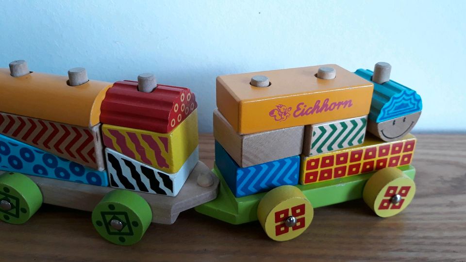 Einhorn Holz Eisenbahn bunt Spielzeug in Poppenhausen