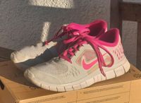 NIKE Sportschuhe/Laufschuhe EUR40/US8.5 Weiß/Pink Nordrhein-Westfalen - Solingen Vorschau