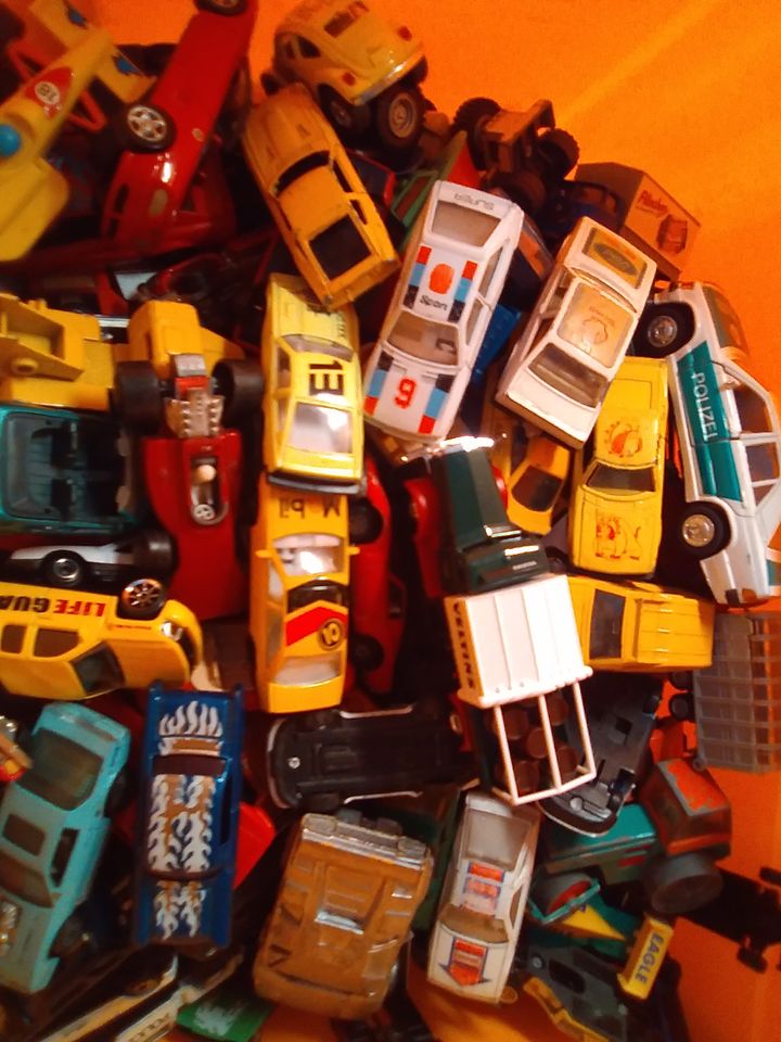 Spielzeug Autos  118 Stück in Wittenburg