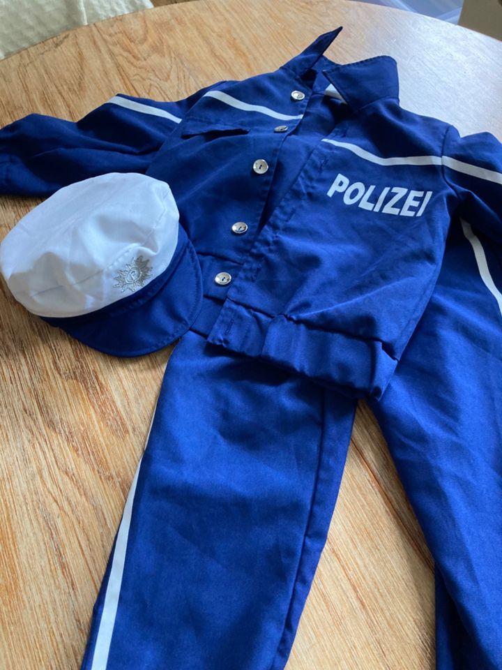 Polizei Kostüm Polizist Verkleidung mit Mütze in Braunschweig