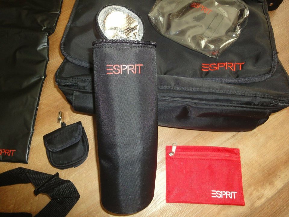 Esprit Wickeltasche (schwarz) mit viel Zubehör in Wehretal