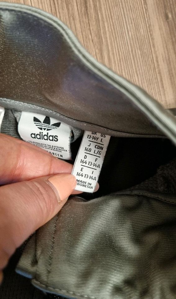 Jungen Pulli mit Reißverschluss Adidas Gr. 164 grau  Top Zustand in Wallersdorf