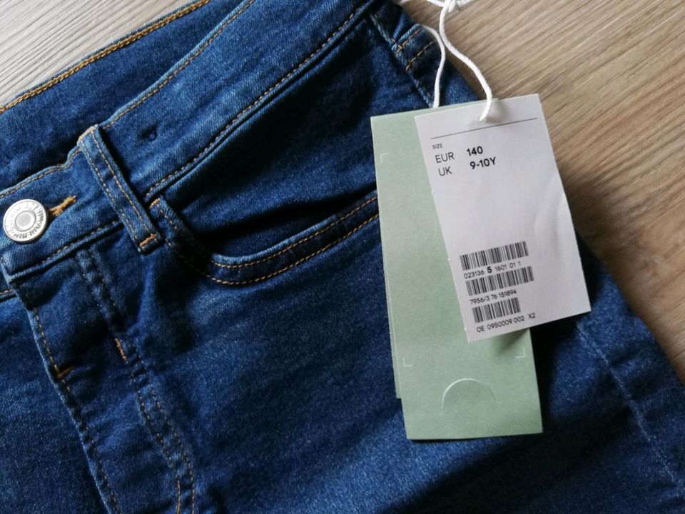 Neue H&M Shorts 140 in Wacken