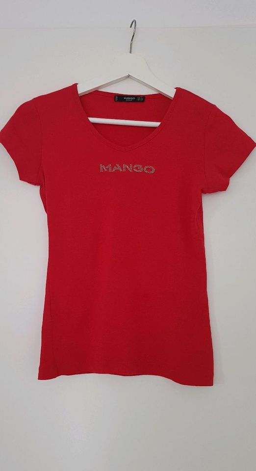 T-Shirt Marke Mango Strasssteine rot Größe XS in Bönningstedt