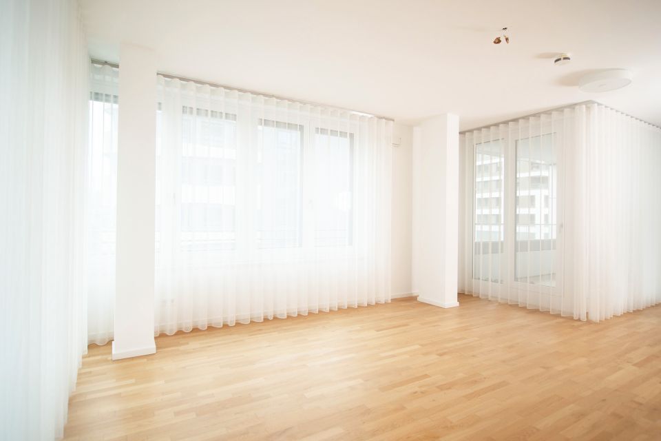 Luxuriöse Drei-Zimmer-Suite im PRAEDIUM inkl. Leicht Küche, Stellplatz, Kellerraum, Vorhänge in Frankfurt am Main