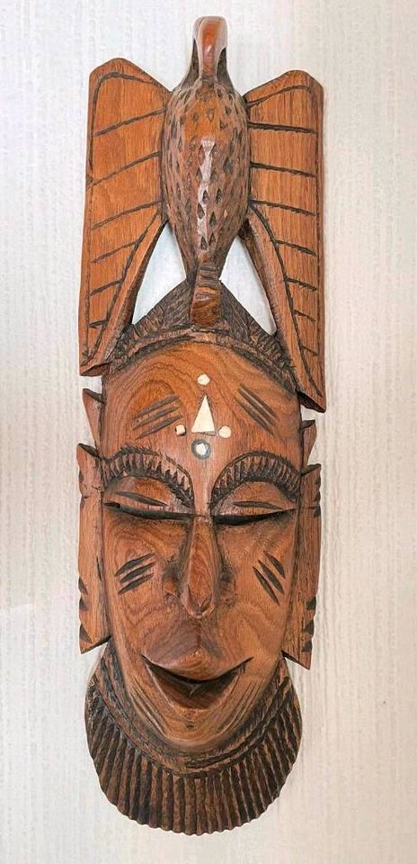 2 afrikanische Holzmasken Wanddeko 45 und 37 cm hoch in Heusweiler