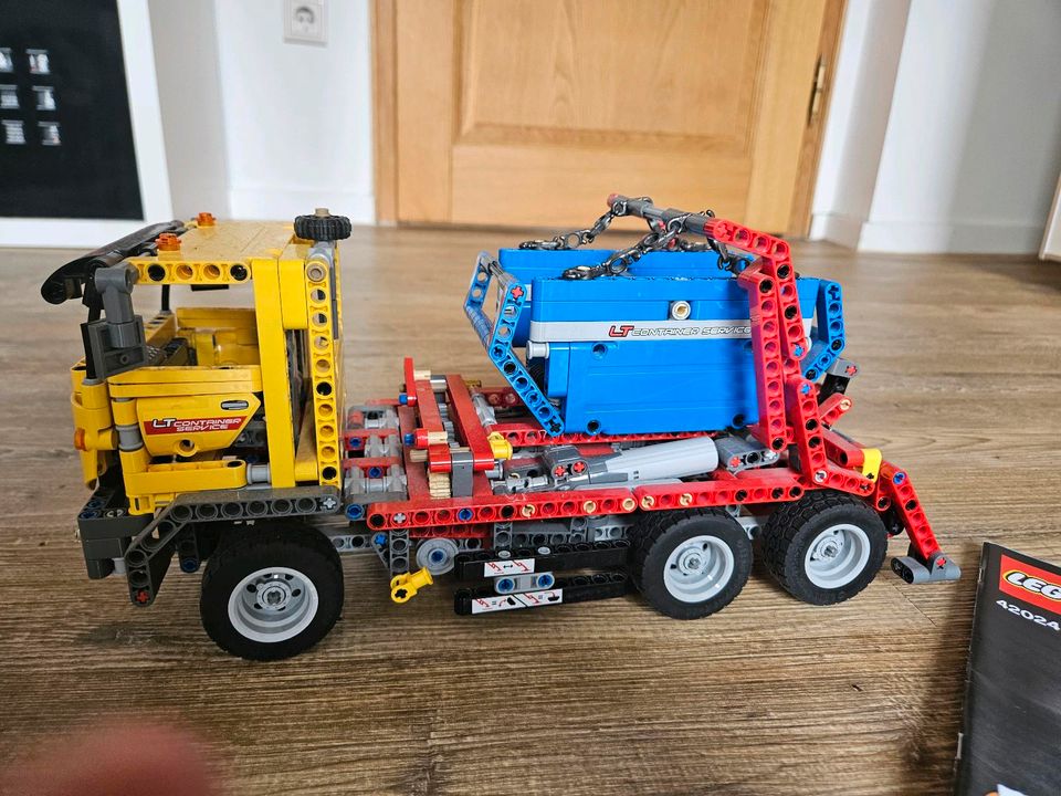 Lego Technic 42024  Container Truck in Mönchengladbach