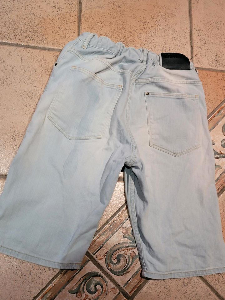 Tolle Shorts in Gr. 170 von H&M....neuwertig in Hohenroda