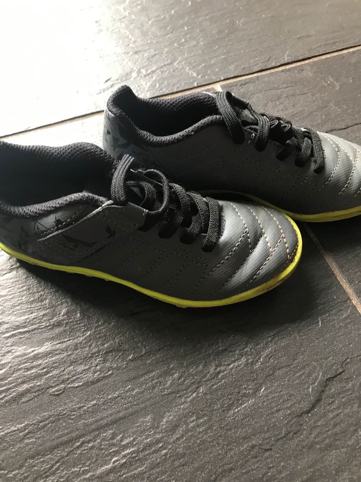 Fußballschuhe Größe 28 in Castrop-Rauxel