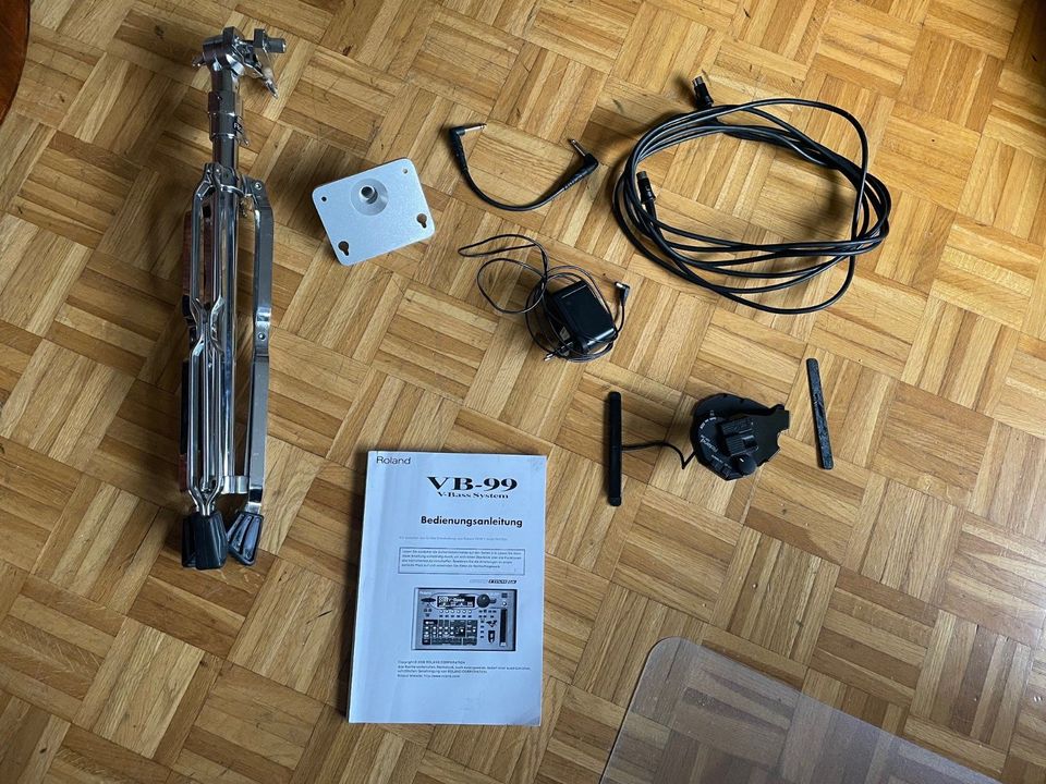 Roland VB99, Midi Bass, Ständer, Gk3B Pickup, Kabel, Roland FC300 in Tuttlingen