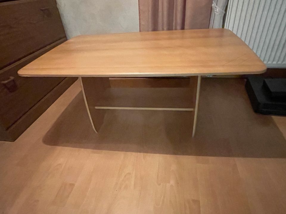 Wohnzimmertisch zum Hochziehen 108/68 cm -Top Zustand in Ulrichstein