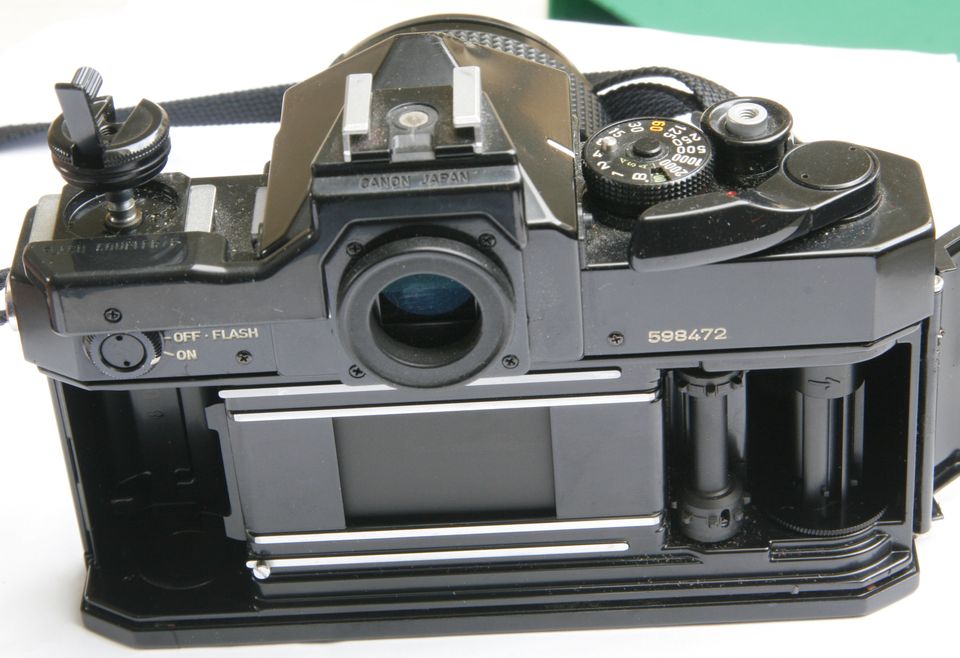 Canon F-1 Kamera mit 1,8/85mm SSC Objektiv in Radolfzell am Bodensee